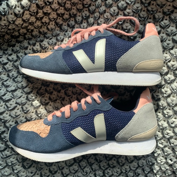 veja pink and navy